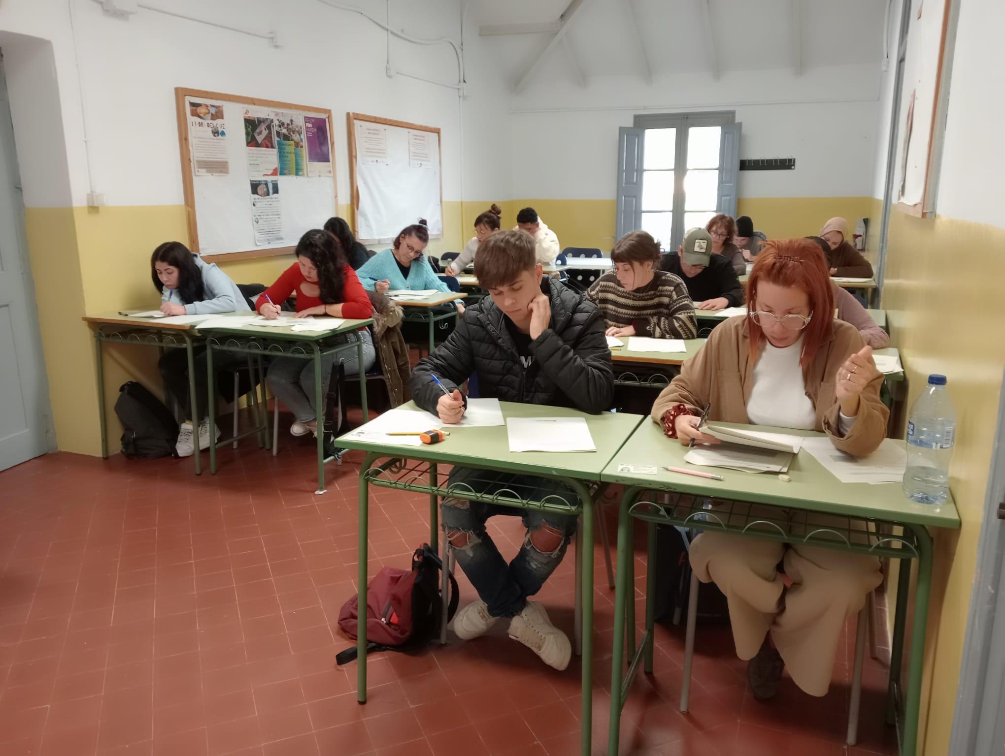 Escola d'Adults Maria Saus - Foto 73220365