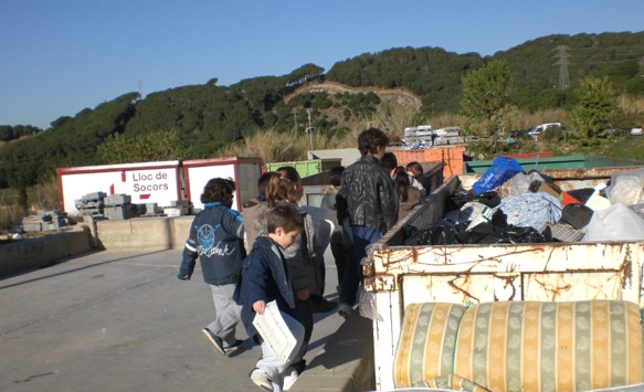 Escolars a la Deixalleria
