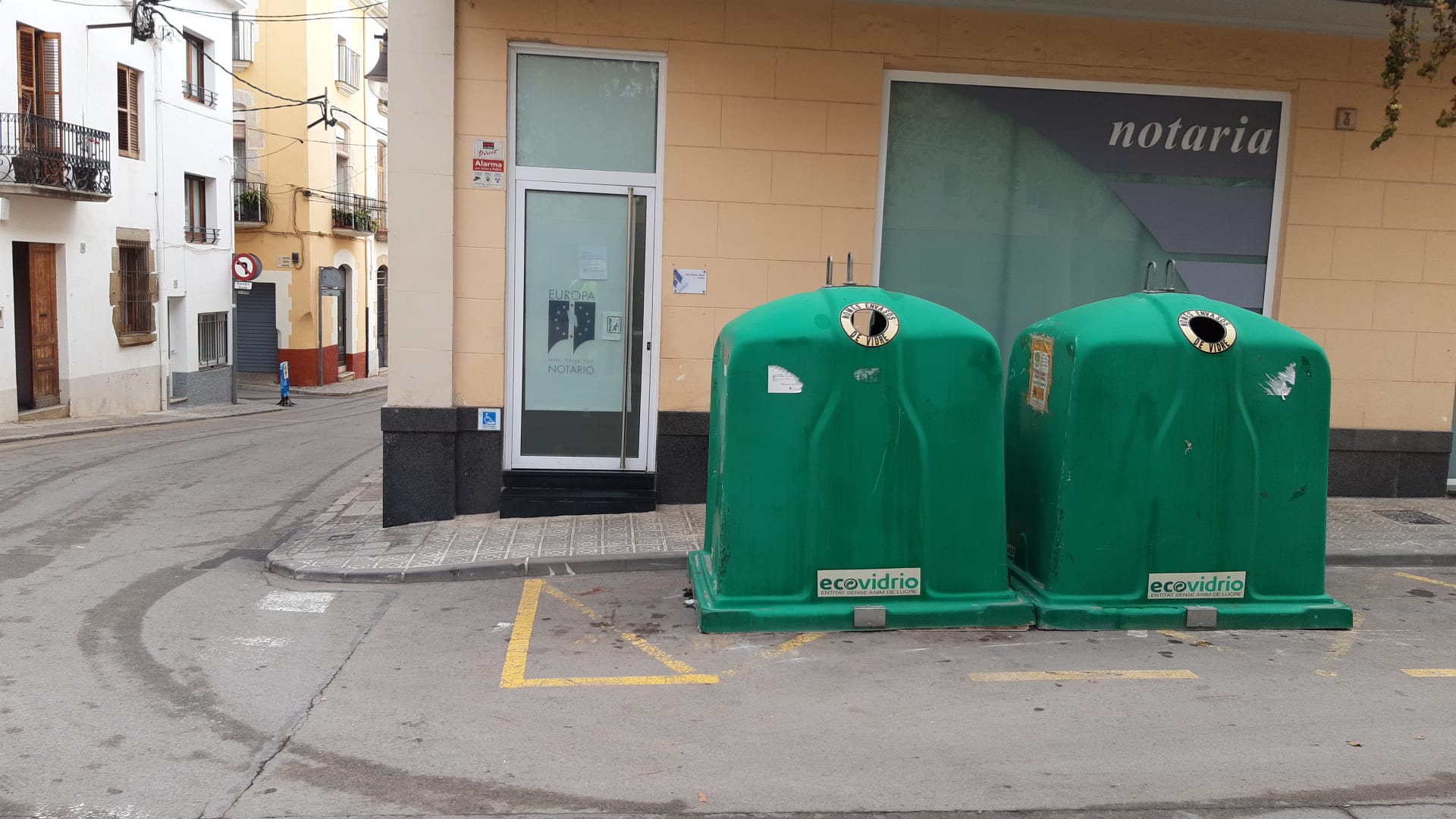 Contenidors de vidre Pla�a Maci�