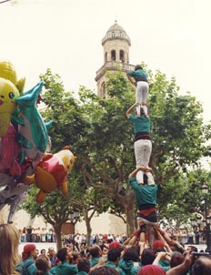 castellers a la Festa Major de 2002
