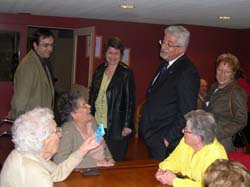 visita de la consellera Anna Simó amb àvies