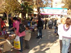 mercat d'intercanvi a la pla&ccedil;a 11 setembre