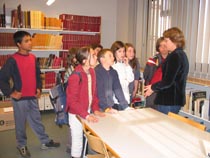 Visita dels alumnes de l'Aula de Suport a la Biblioteca Visita dels alumnes de l'Aula de Suport a la Biblioteca