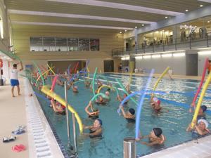 Classe d'aigua gim a la piscina municipal