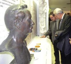 Inauguració mirada tàctil - alcalde Mas i diputat Inauguració mirada tàctil - alcalde Mas i diputat