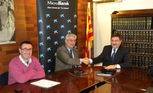 signatura conveni amb MicroBank