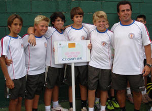 Equip Alev&iacute; mascul&iacute; tennis - cedida per CT Canet 1971