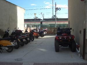 Aparcament motos - estaci&oacute;