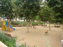 Zona infantil de la ronda Anselm Clav&eacute;