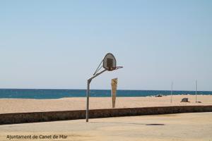 Cistella al passeig Mar&iacute;tim