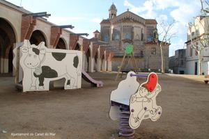 zona jocs infantils pla&ccedil;a Colomer - abril 16