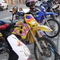 Motos