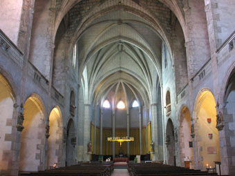 L'interior de l'església parroquial és d'estil gòtic tardà