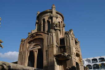 El panteó Busquets va ser construït per Eduard Ferrés i Puig