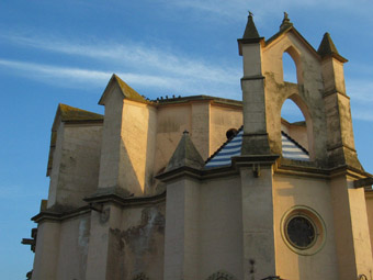 El Santuari de la Misericòrdia és d'estil neogòtic